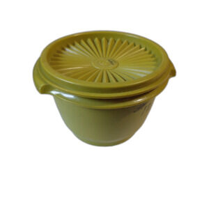 Tupperware Servalier Container Bowl w/ Lid 886-17